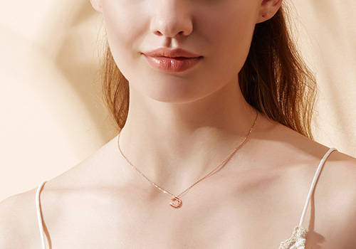 脸型|如何挑选适合自己的钻石吊坠?