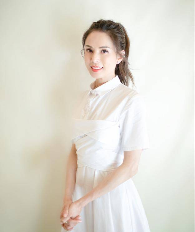 亮片|李若彤晒腹肌时的身材都没有她穿上这条亮片裙时带给我的震撼大!