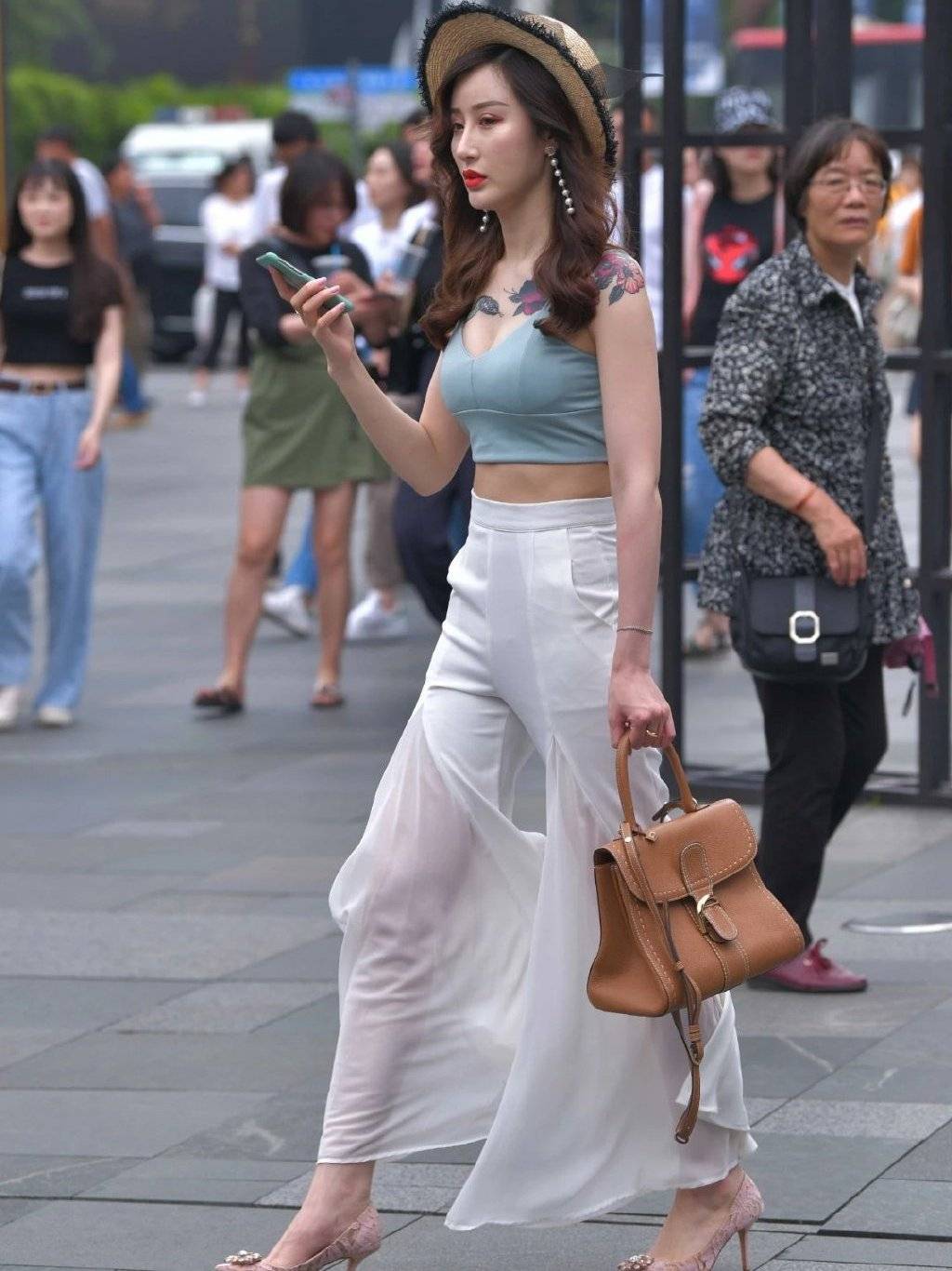 "仙女裤"就是这样,不仅气质出尘,还清爽舒适_手机搜狐