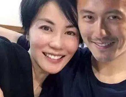 他从偶像熬成了金像大满贯，抛弃妻子儿子后来