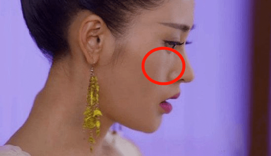 fa|央视镜头太可怕了,张天爱鼻子顶破天,被李沁吊打…