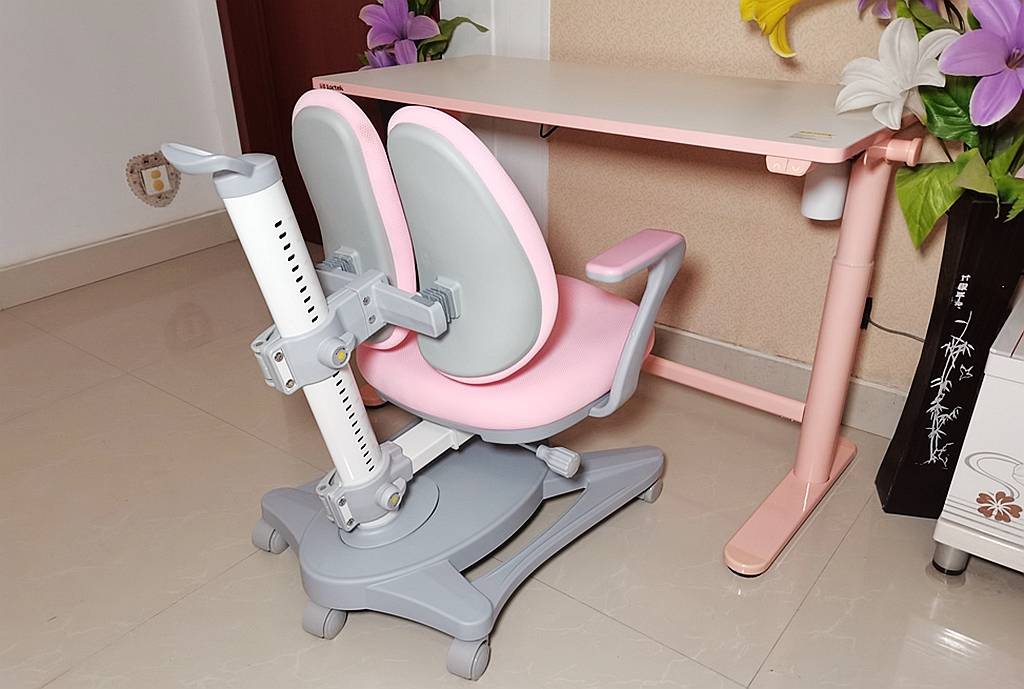 孩子|乐歌智能电动升降儿童学习桌评测：用心呵护孩子成长的每一步