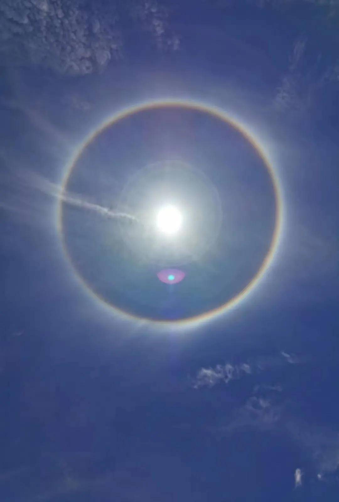 异象|突发!新加坡天降异象,绝美日晕刷屏了~(多图+视频)