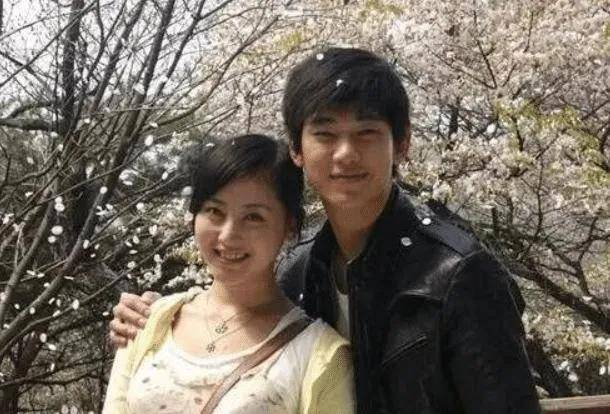 fa|央视镜头太可怕了,张天爱鼻子顶破天,被李沁吊打…