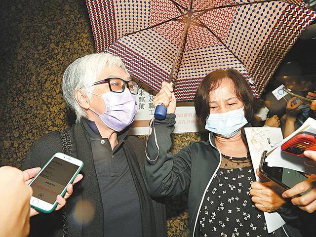 谭炳文出殡，88岁胡枫坚持上山送挚友火化，儿女