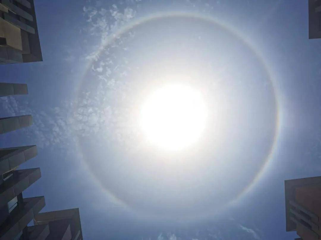异象|突发!新加坡天降异象,绝美日晕刷屏了~(多图+视频)