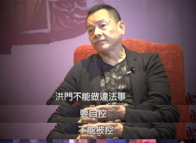 道出了当年被抓的真相,原来,当年崩牙驹为了讨好第三任老婆杨爱贞的