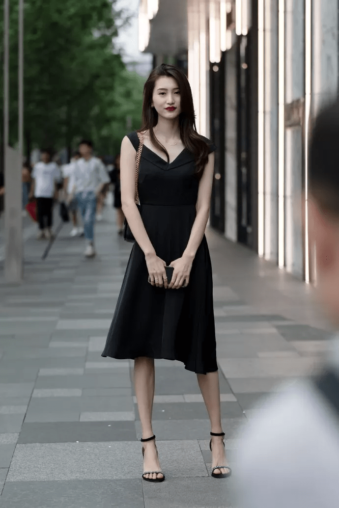 原创女神搭配高跟鞋,秀出气质优雅好身材