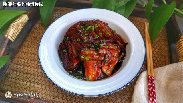 ky com_
曾经的宫廷食品 如今的人气美食 梅菜扣肉 肉烂味香 肥而不腻(图2)