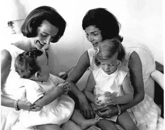 亲姐妹|睡姐夫，抢妹夫，顶级流量里没人比这对亲姐妹更心机！