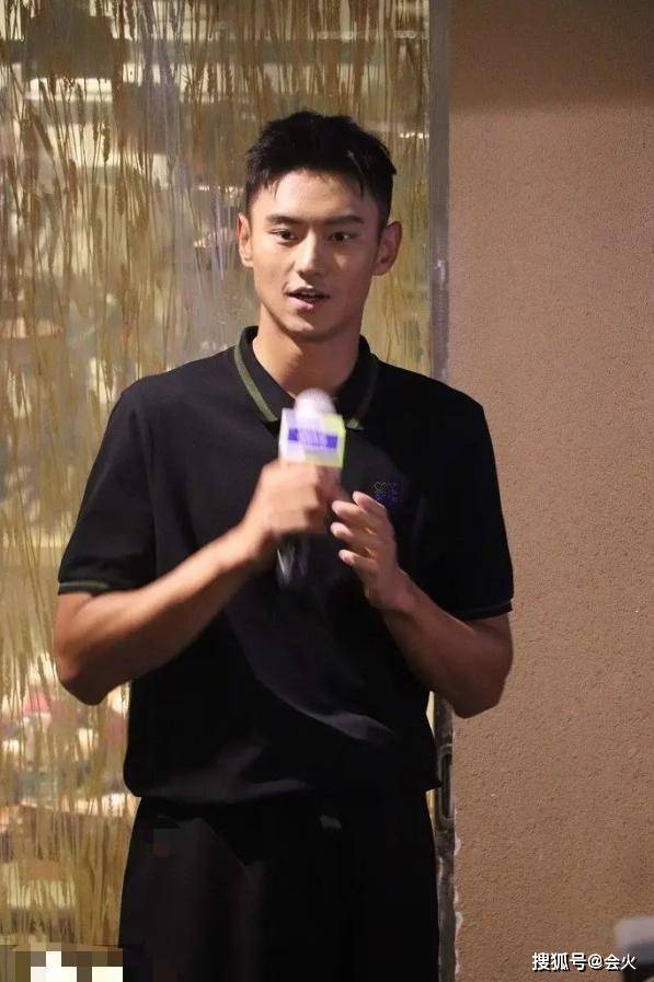 退役后罕见公开露面，宁泽涛生图显憔悴，网友