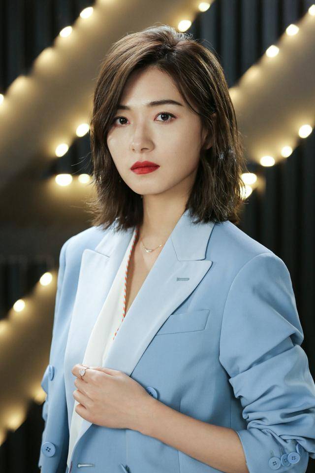 女儿|原创万茜老公曝光，从摄影师变妻子的背后支撑，一起接女儿放学甜到齁