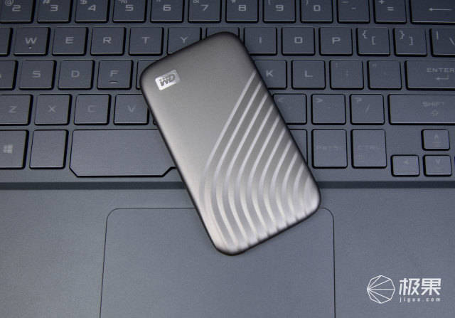 卡顿|让剪辑师操作顺滑效率飙升？盘内建模不卡顿，极速无缝传输高颜值