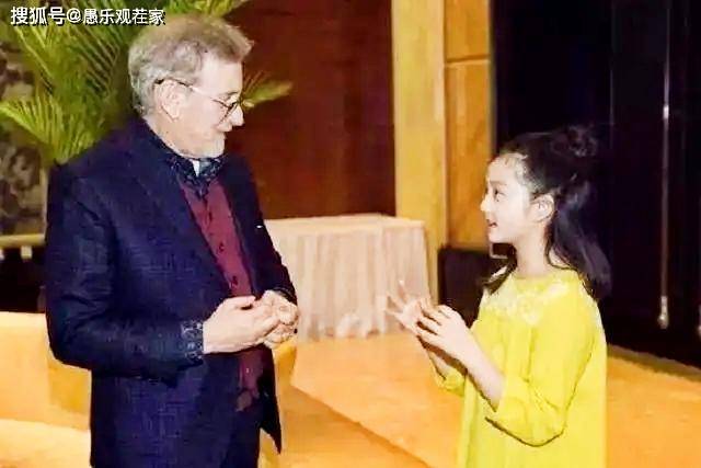 芭蕾|董璇晒4岁小酒窝近照，不是跳芭蕾就是拍广告，星二代也不好当