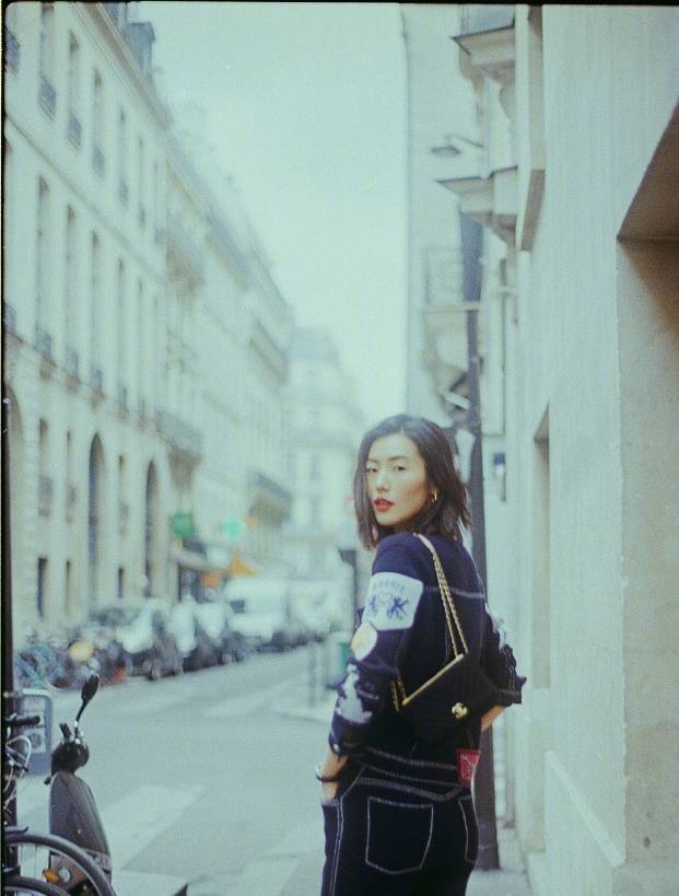 气质|大表姐刘雯真不愧是超模啊！牛仔套装气质明显不一样，随便穿都美