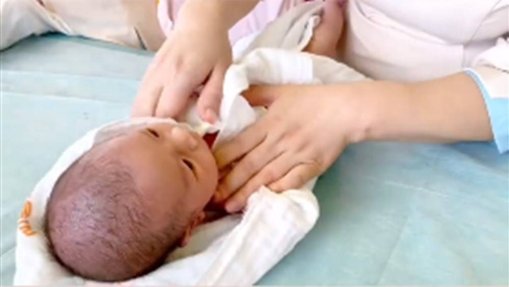 妻子|以避开“处女座”，遭到群嘲智商低贺军翔提前两周让妻子剖腹产