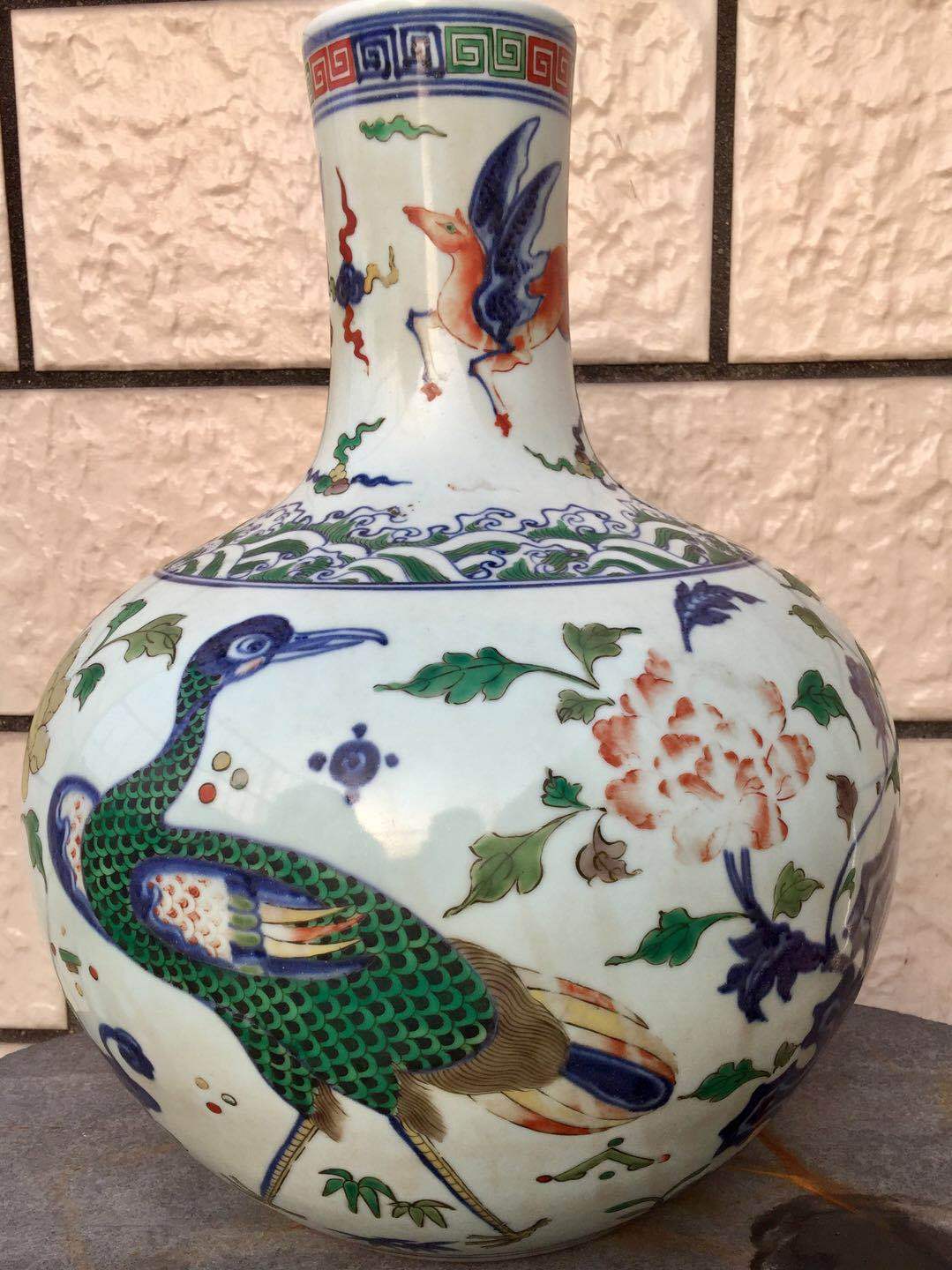 精品鉴赏——大明宣德年制青花五彩孔雀牡丹纹天球瓶