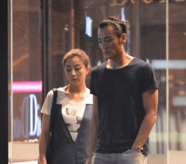 40岁殷桃罕现身!被男友当街踢屁股表情娇嗔