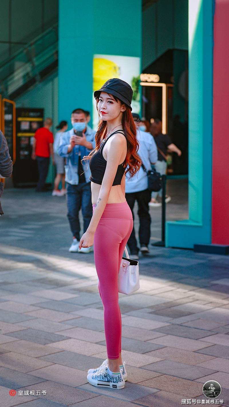 潮流|街拍：关于潮流的穿搭，其实并不是每个人天生就会搭配的