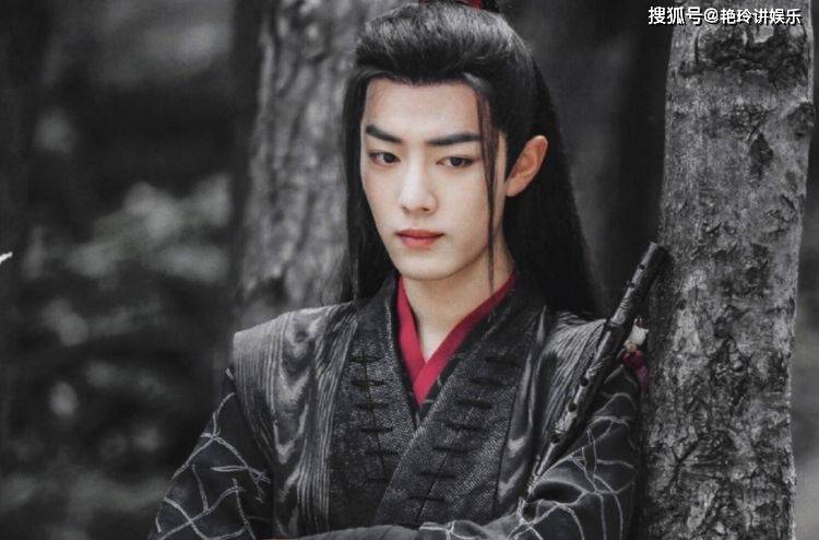 原创同样黑化:肖战靠眼神,赵丽颖靠浓妆,而她仅需一个笑容