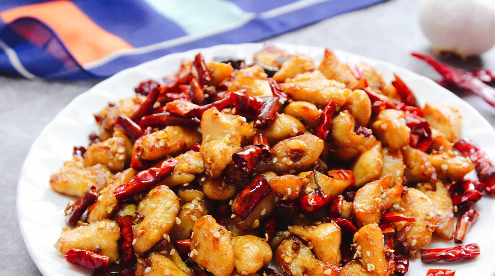 咋样做辣子鸡丁 1b4e41892fb64f868fc58f7550292a31.jpeg