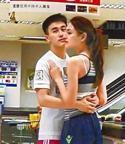 何猷君|原创何猷君百亿前女友变脸，曾秘密生子，离婚1年变网红脸不如奚梦瑶