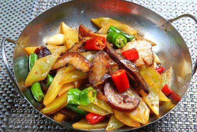 腊肉|美食精选：干锅莴苣腊肉、青椒拌干丝、春笋炒五花肉、豉香平子鱼