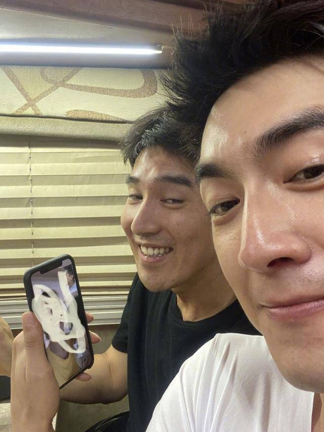 赵又廷|原创林更新为赵又廷庆生，在线收姑父丑照，尽显塑料兄弟情