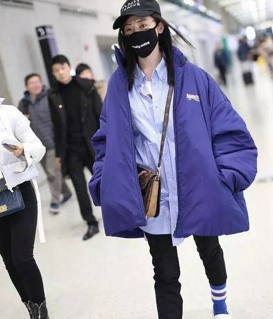 袜子怎么套在裤子外面 dea8329b6f314f13a910e872278695ec.jpeg