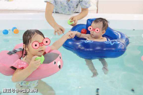 孩子|轻易放弃很可惜婴幼儿游泳好处多