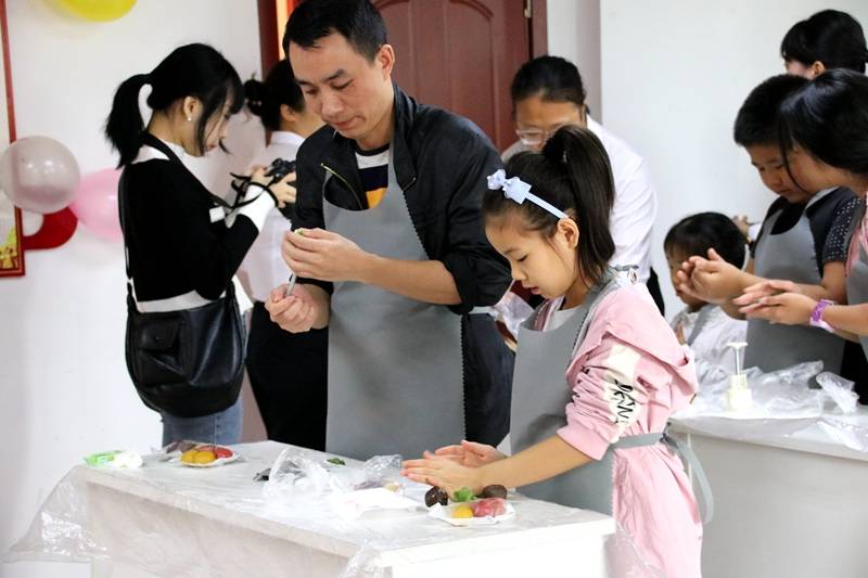 中秋|江津区几江街道桥南社区举行“情暖中秋·为爱出发” DIY主题活动