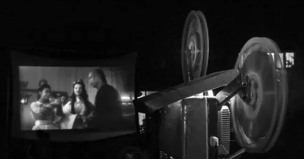 六七十年代老电影大全免费 592c03ea8b8e4727bcd4a690e69fa4ea.png