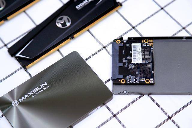 固态|又一次小机箱的装机,这次来聊聊存储如何选