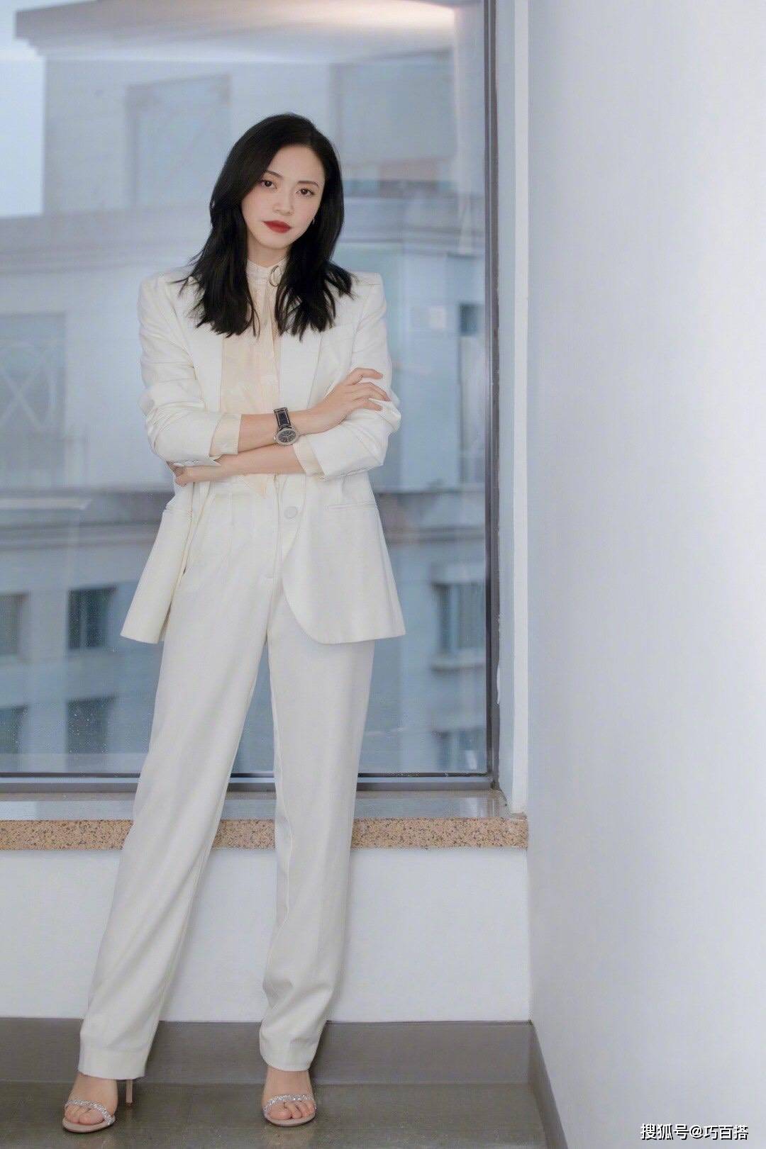 惊艳的女性衬衫 f1fa69806f704520a7f2b60a7ed2ba47.jpeg