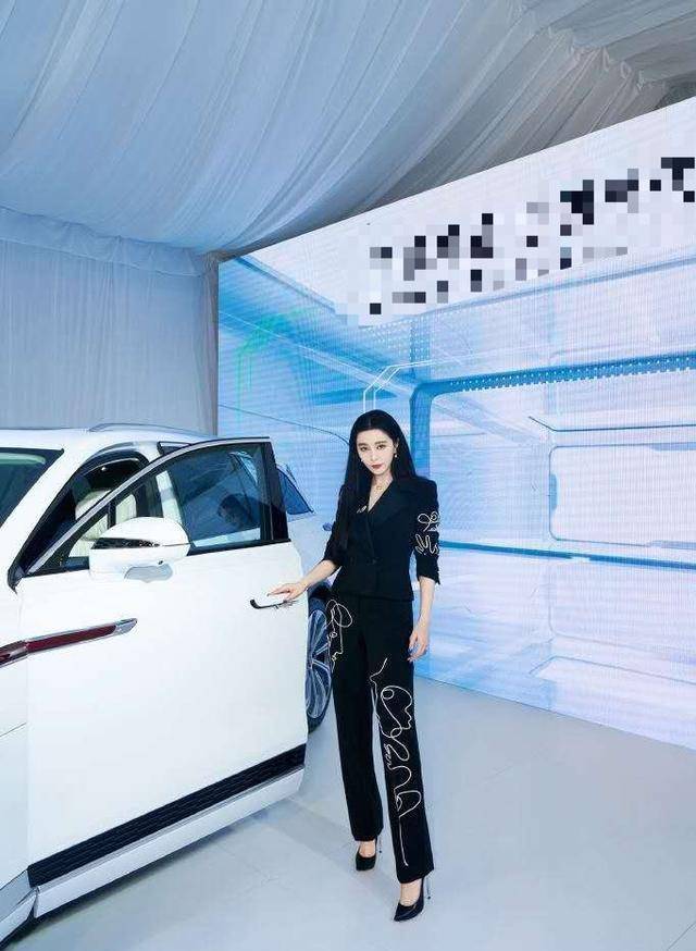 西装|范冰冰变汽车宝贝！穿涂鸦西装没肚腩，生图曝光颜值还在气场没了