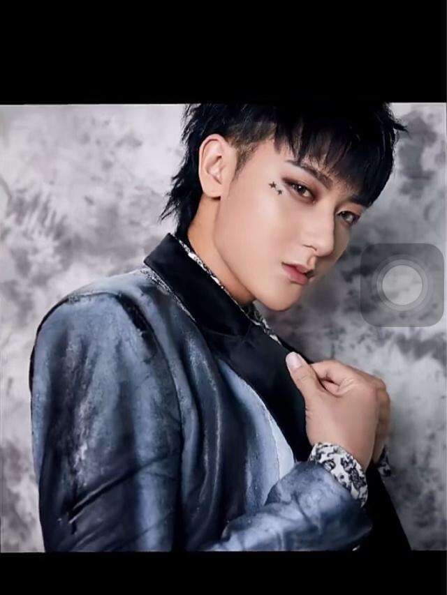 黄忠东|原创黄子韬复工录制节目，状态看上去不错，期待回归