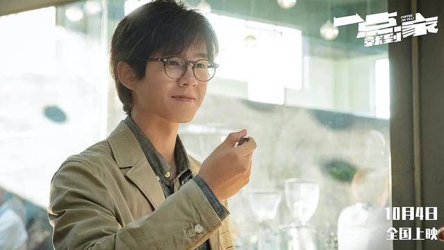 刘昊然站C位,王俊凯易烊千玺站两边,这个合影阵容太强了
