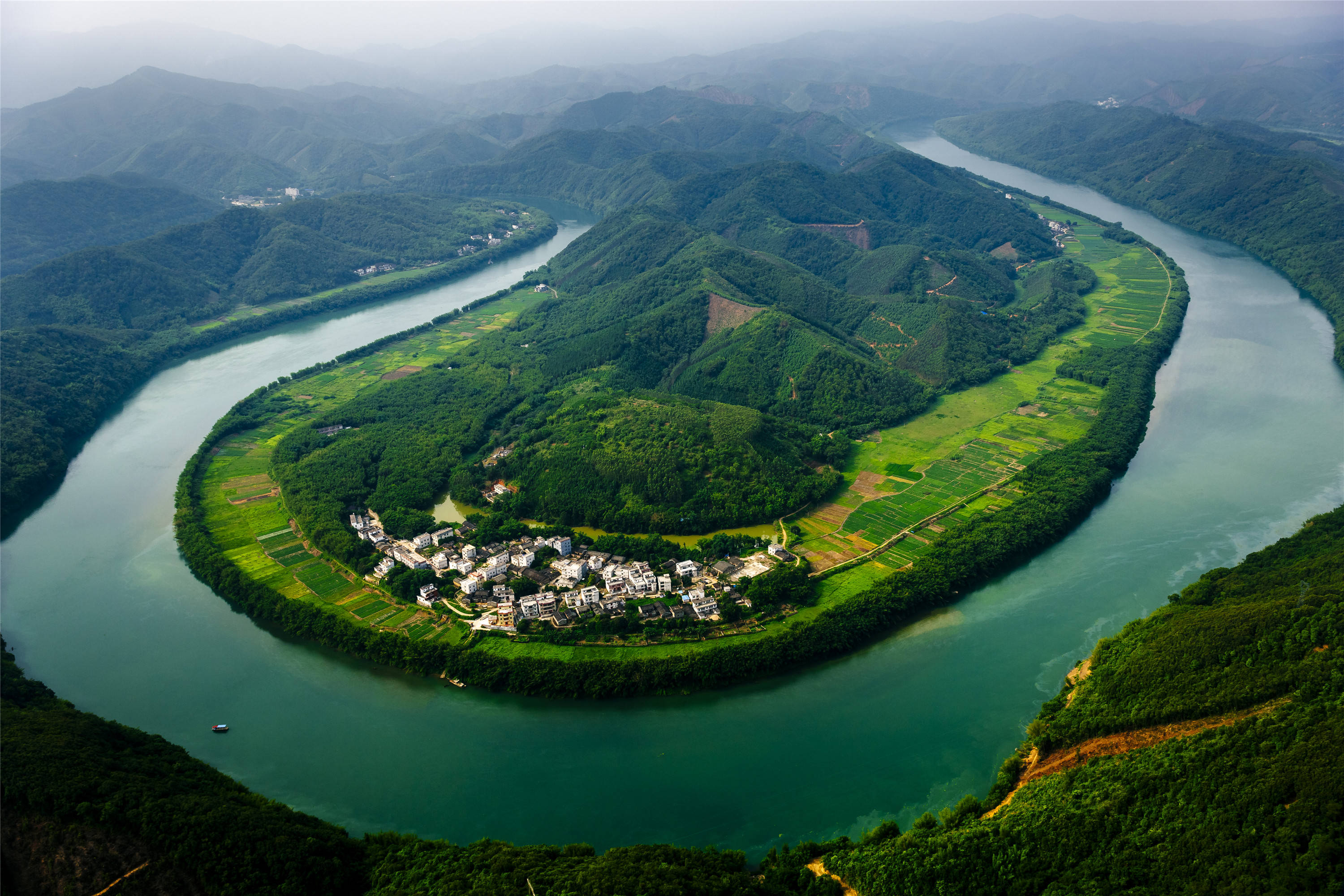 封开贺江碧道画廊是肇庆市高标准打造的旅游画廊,是将绿水青山变成