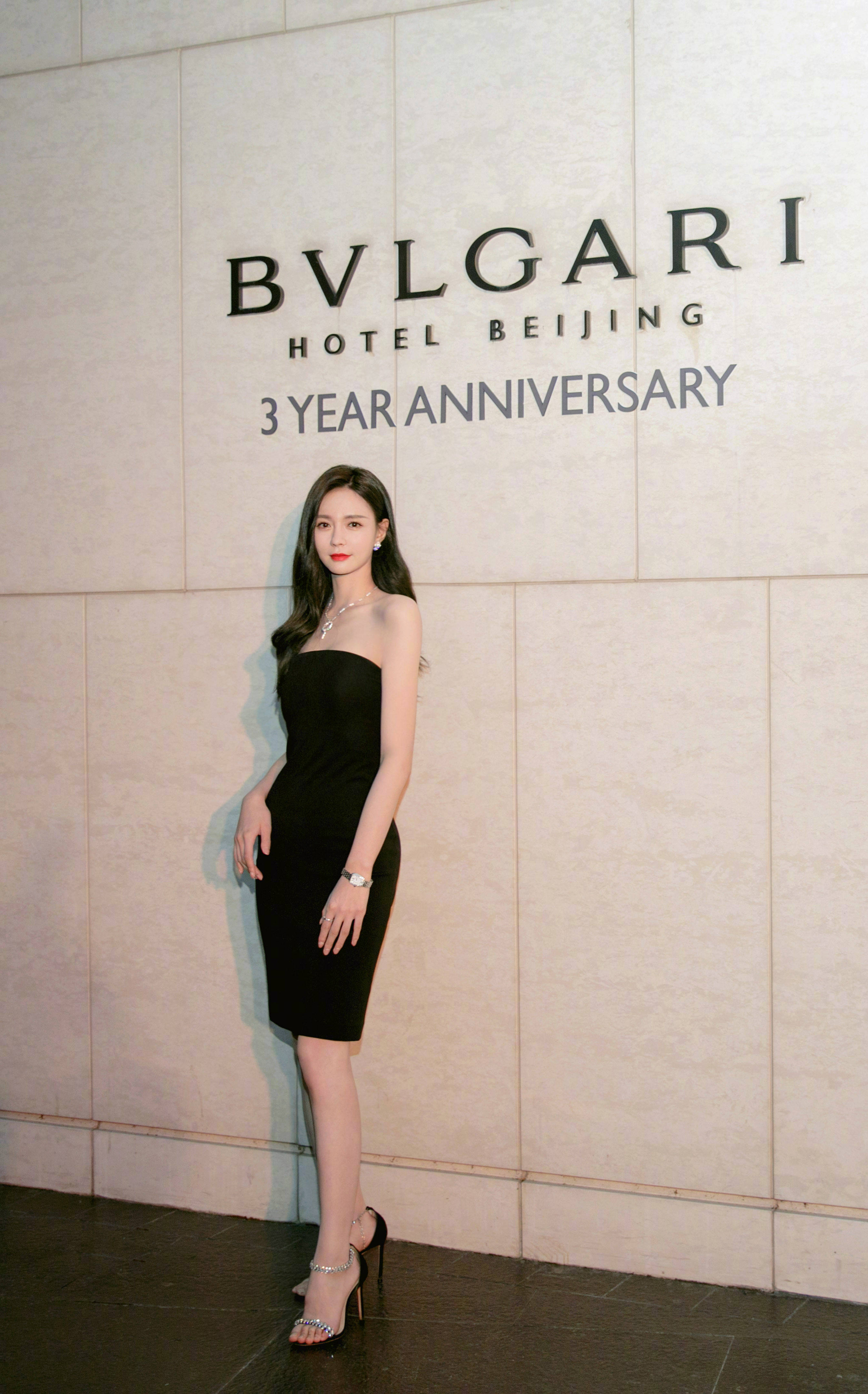 沈梦辰双v礼服造型气质绝美 修身礼服勾勒曼妙身材
