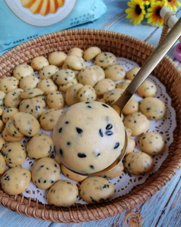 芝麻|健康无添加自制宝宝小零食！奶香芝麻小饼干