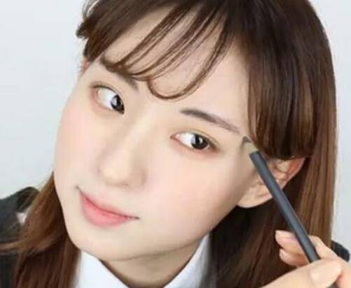 长痘初期有3个护肤习惯,很容易留下痘印 长痘者一定要当心