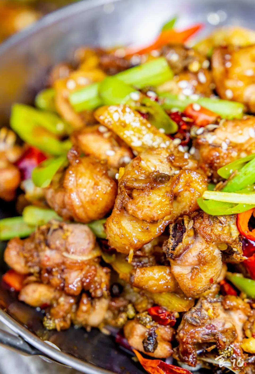 新店|烧烤成主打，还卖起早餐...人均不到30元！22年老牌餐饮开新店啦