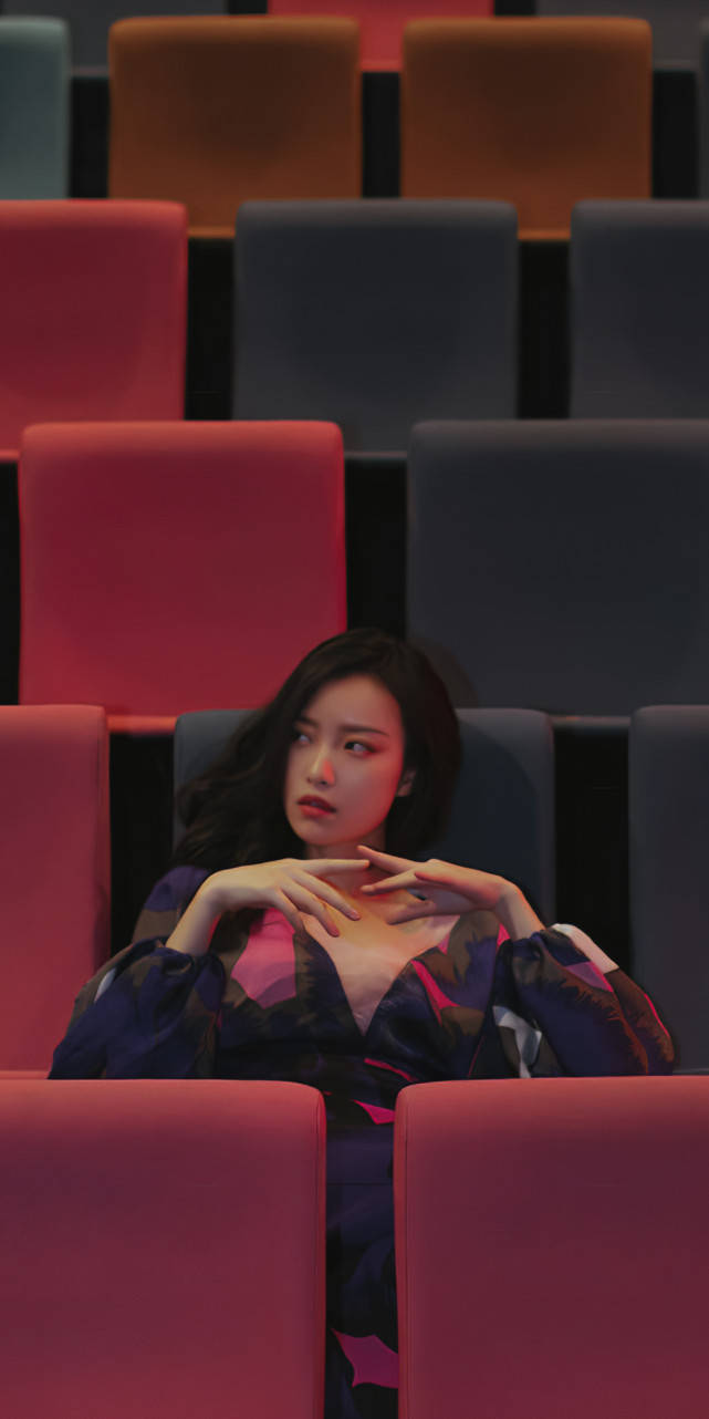 倪妮无眉造型被曝,80后谋女郎大胆挑战高级感 网友:太敢了