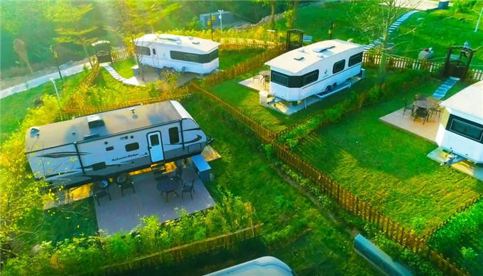 真正的房车度假营地是这样的,肇庆北岭这个房车营地树立了标杆_院落
