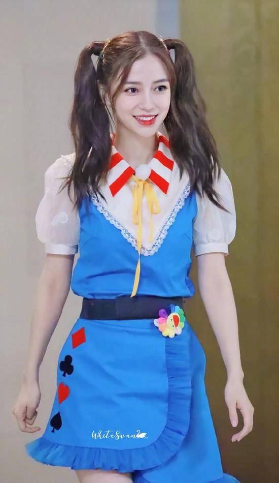 赵露思|发量王者赵露思的减龄搭配你也可以学