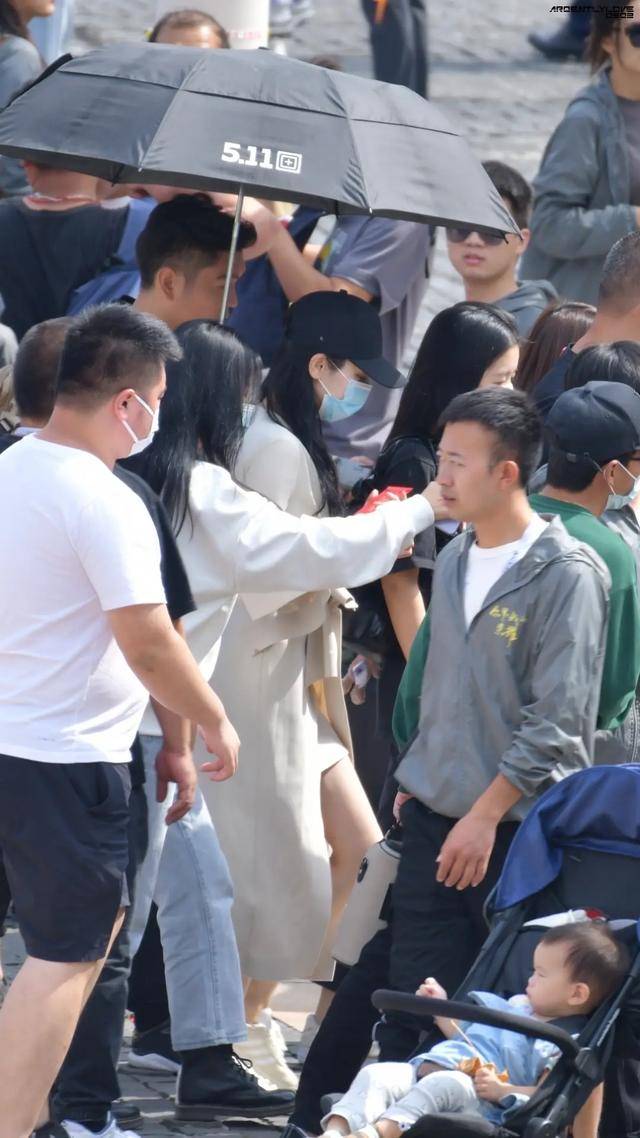 顾漫|杨洋和热巴超近照，热巴瘦了好多脸好小，杨洋走到哪里都是焦点啊