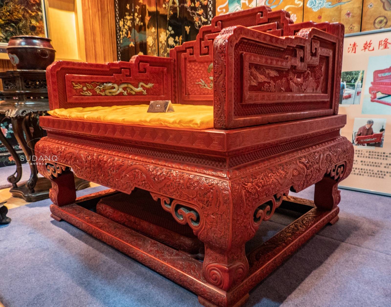 剔红|流落民间的宫廷御用之物:清乾隆剔红大宝座,专家估价3600万