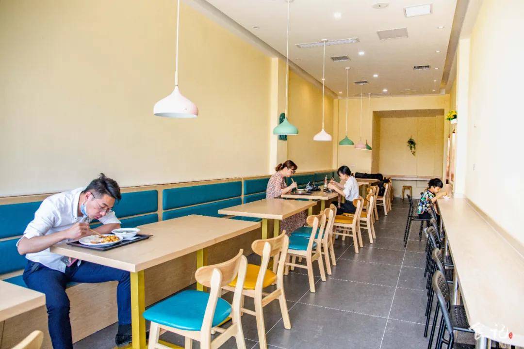 新店|烧烤成主打，还卖起早餐...人均不到30元！22年老牌餐饮开新店啦