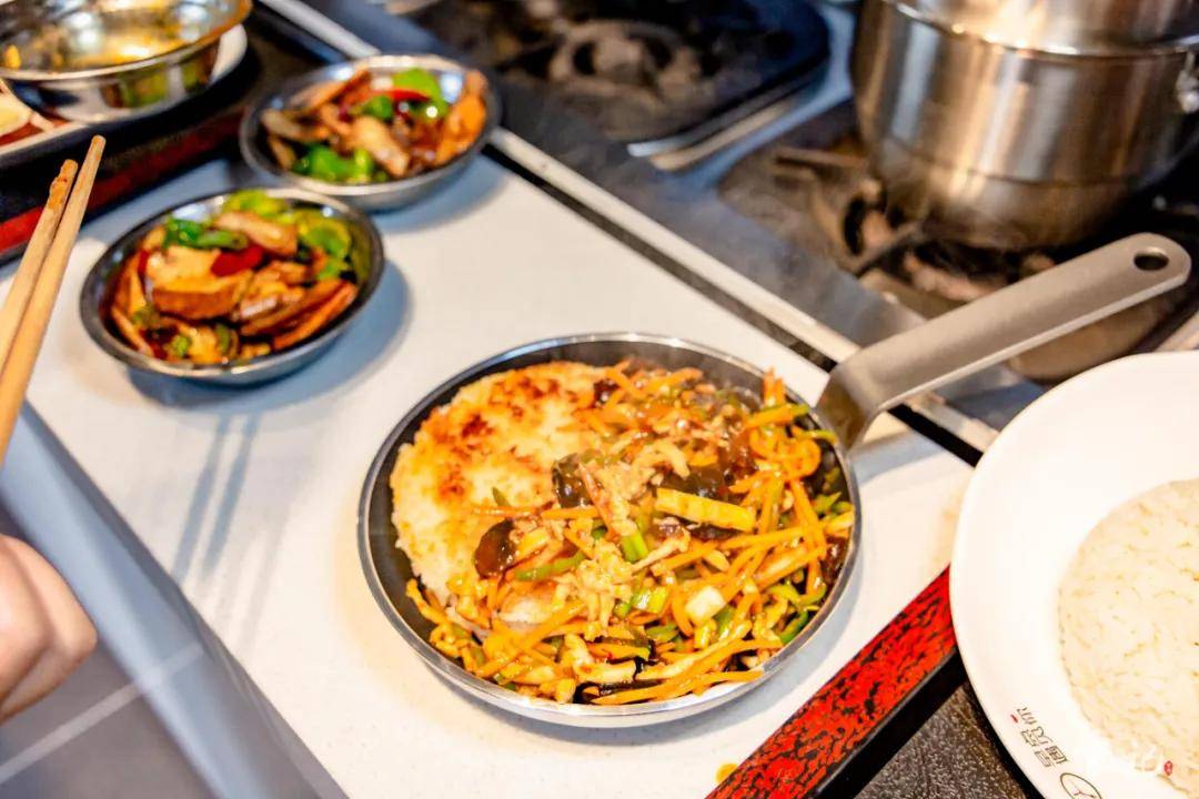 新店|烧烤成主打，还卖起早餐...人均不到30元！22年老牌餐饮开新店啦