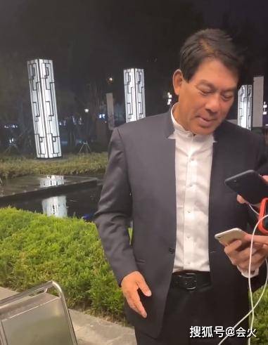 状态|原创朱时茂讲河南方言笑话,状态年轻不似66岁,儿子被评颜值不如爹